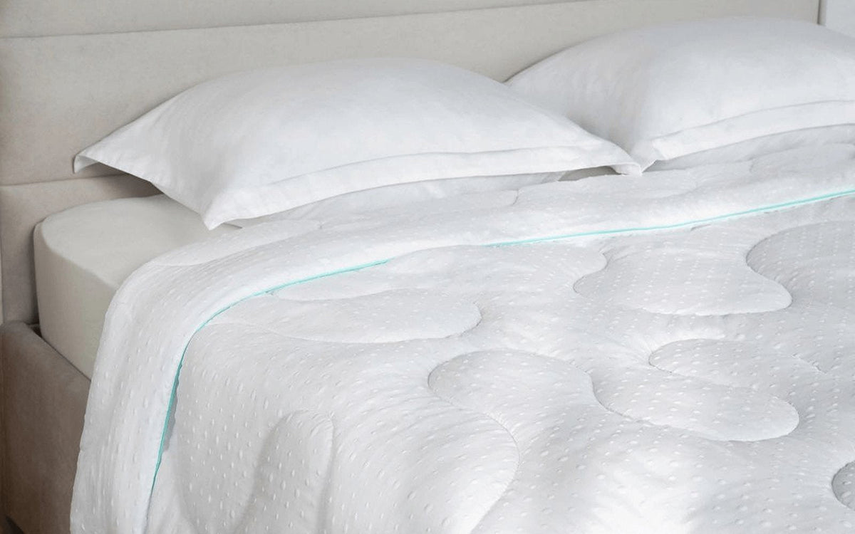 Fenix duvet in a bedroom interior, view 3