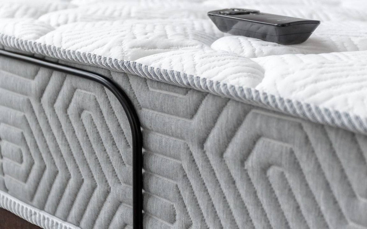 Technology Flow mattress in a bedroom interior, view 1