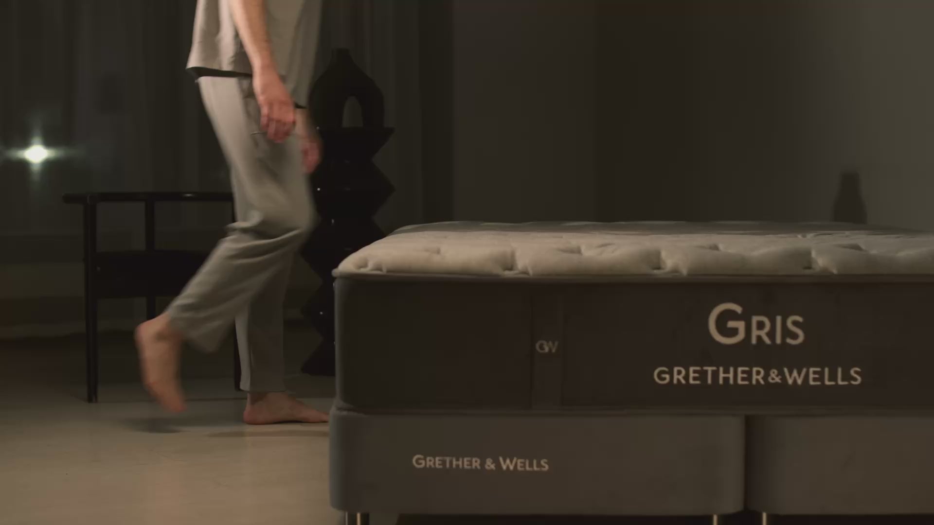 Grether &amp; Wells Gris/Ròse – Modern Luxury with Refined Comfort